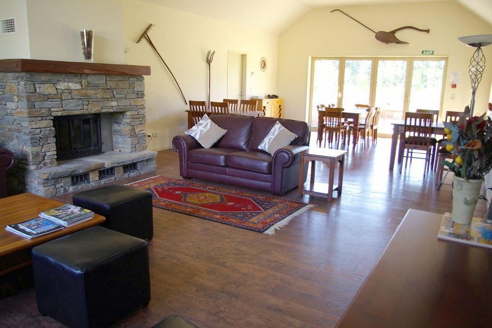 Maple Lodge Luxury Bed & Breakfast Albert Town Экстерьер фото