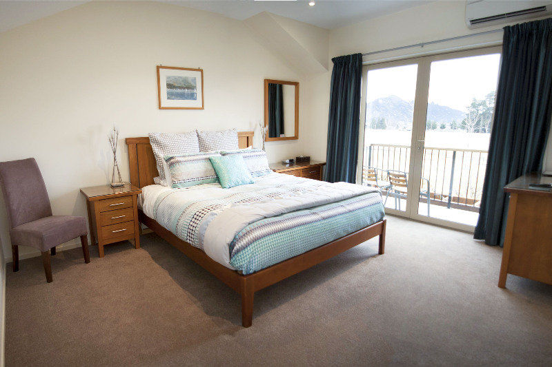 Maple Lodge Luxury Bed & Breakfast Albert Town Экстерьер фото