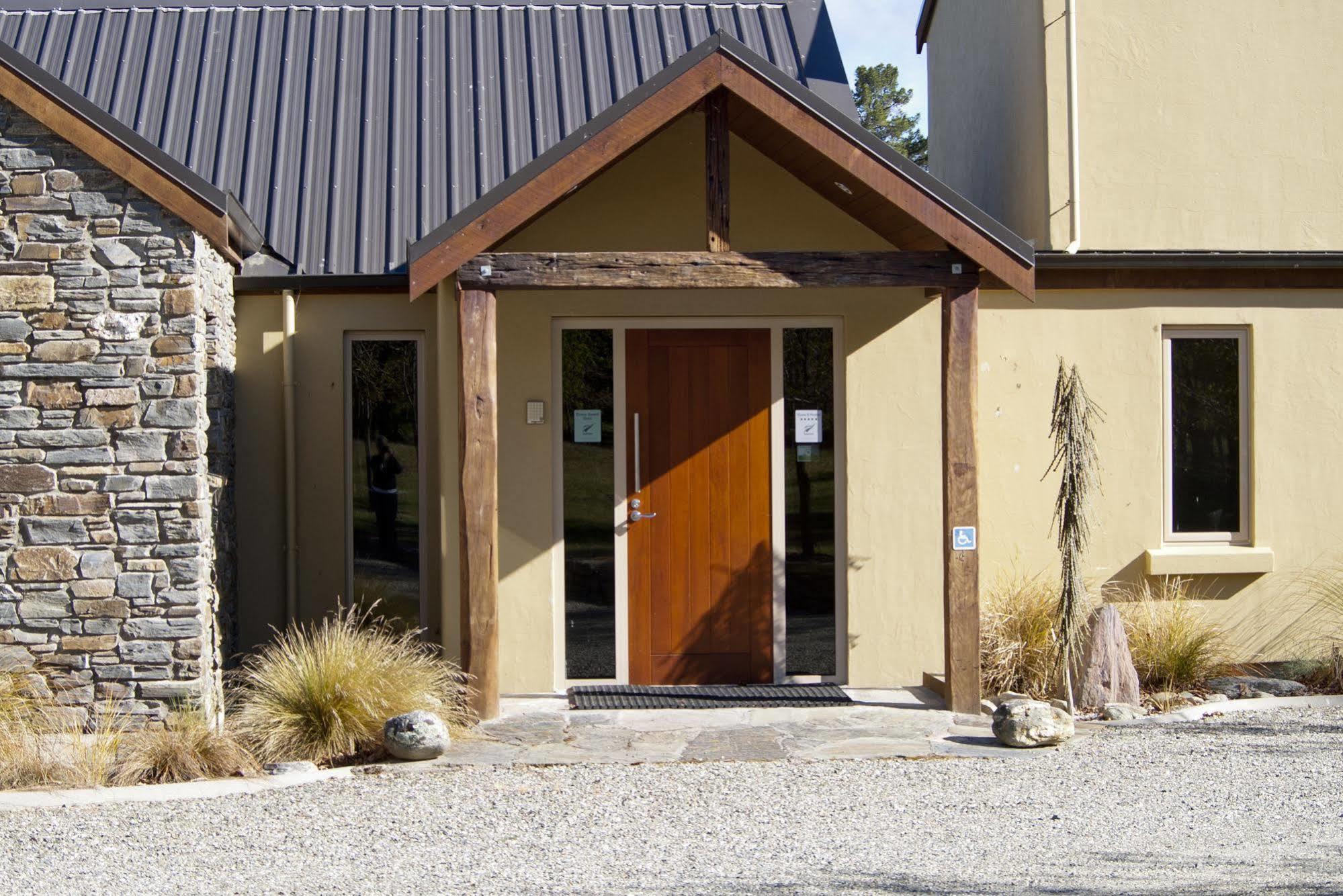 Maple Lodge Luxury Bed & Breakfast Albert Town Экстерьер фото