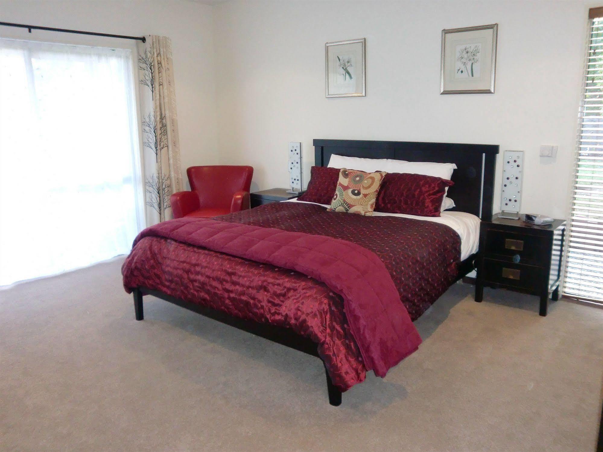 Maple Lodge Luxury Bed & Breakfast Albert Town Экстерьер фото