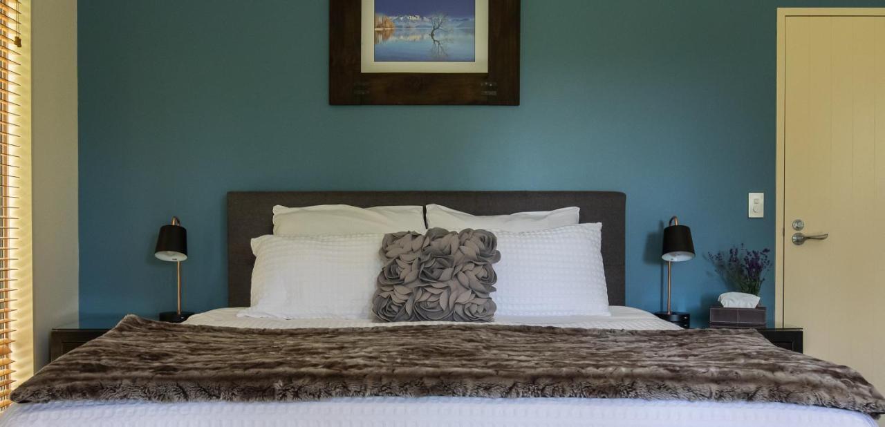 Maple Lodge Luxury Bed & Breakfast Albert Town Экстерьер фото