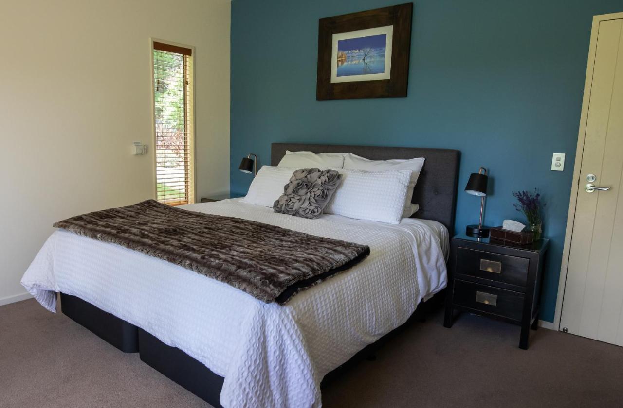 Maple Lodge Luxury Bed & Breakfast Albert Town Экстерьер фото