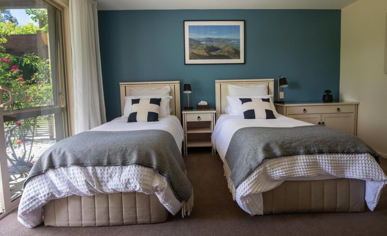 Maple Lodge Luxury Bed & Breakfast Albert Town Экстерьер фото