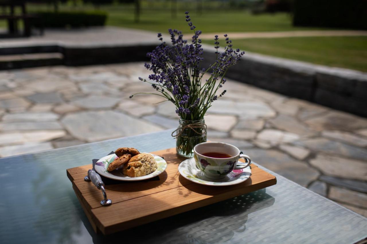 Maple Lodge Luxury Bed & Breakfast Albert Town Экстерьер фото