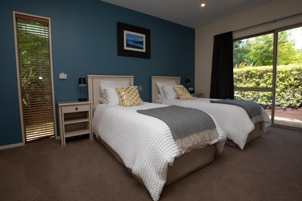 Maple Lodge Luxury Bed & Breakfast Albert Town Экстерьер фото