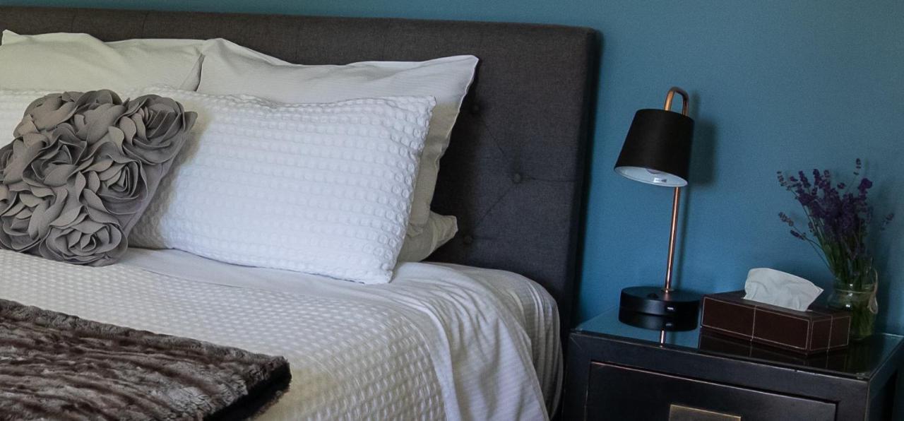 Maple Lodge Luxury Bed & Breakfast Albert Town Экстерьер фото