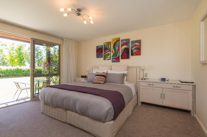 Maple Lodge Luxury Bed & Breakfast Albert Town Экстерьер фото